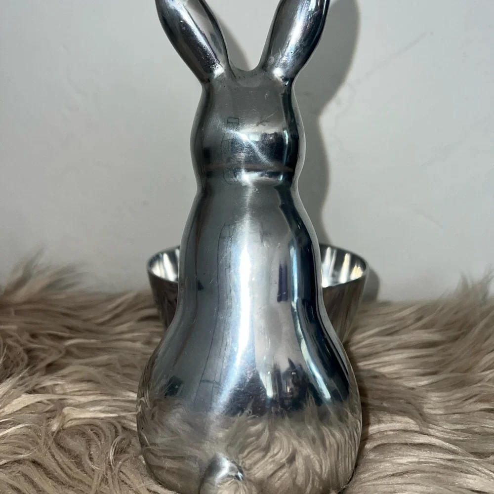 Easter Bunny w/ Attached Bowl Shiny Silver Finish Aluminum 7